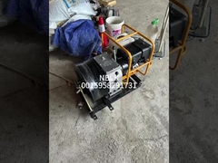 Máy kéo chạy bằng đường truyền